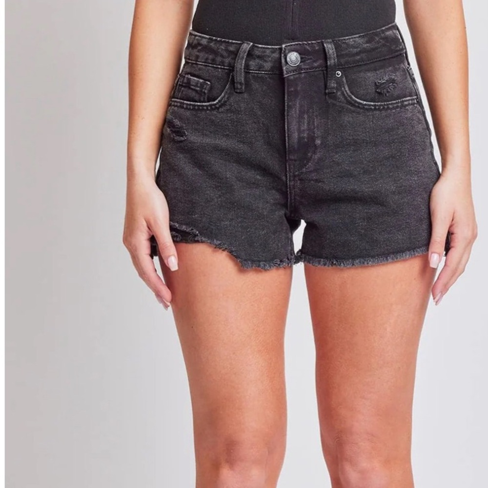 WOMEN'S DREAM SHORTS WITH FRAYED HEM

– W BLACK RIPS